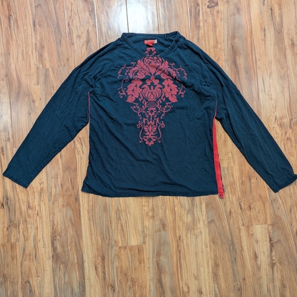 Guess Tops - Y2K Guess Long Sleeve Black Red Graphic Stripe V-Neck Women's XL Cotton Vintage